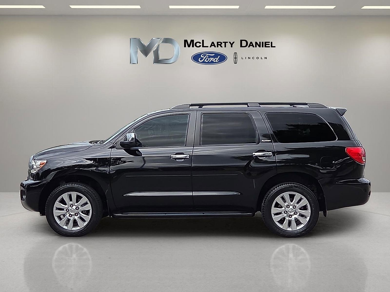 Used 2014 Toyota Sequoia Platinum AWD/4WD image 3