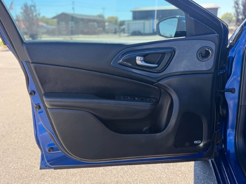 Used 2015 Chrysler 200 S w/ Navigation & Sound Group I FWD image 8