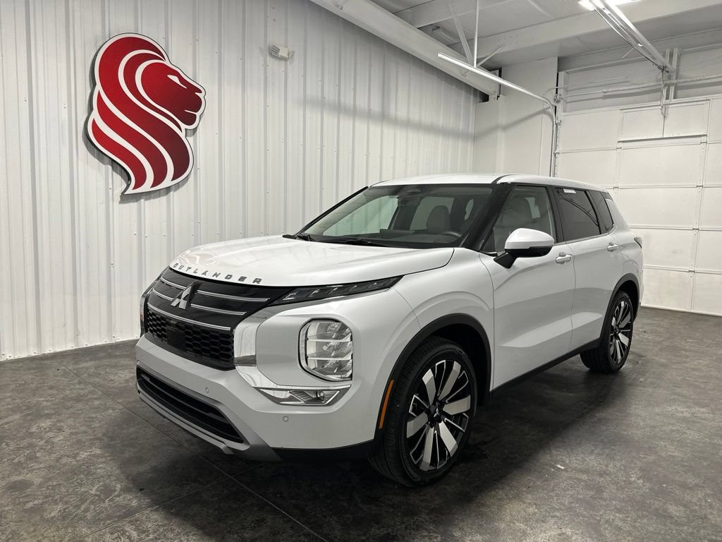 Used 2026 Mitsubishi Outlander FWD image 1