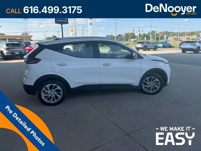 Used 2022 Chevrolet Bolt EUV LT w/ Comfort Package FWD image 6