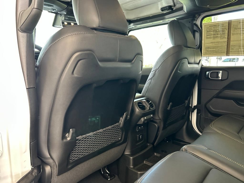 Used 2025 Jeep Wrangler Unlimited Sahara AWD/4WD image 40