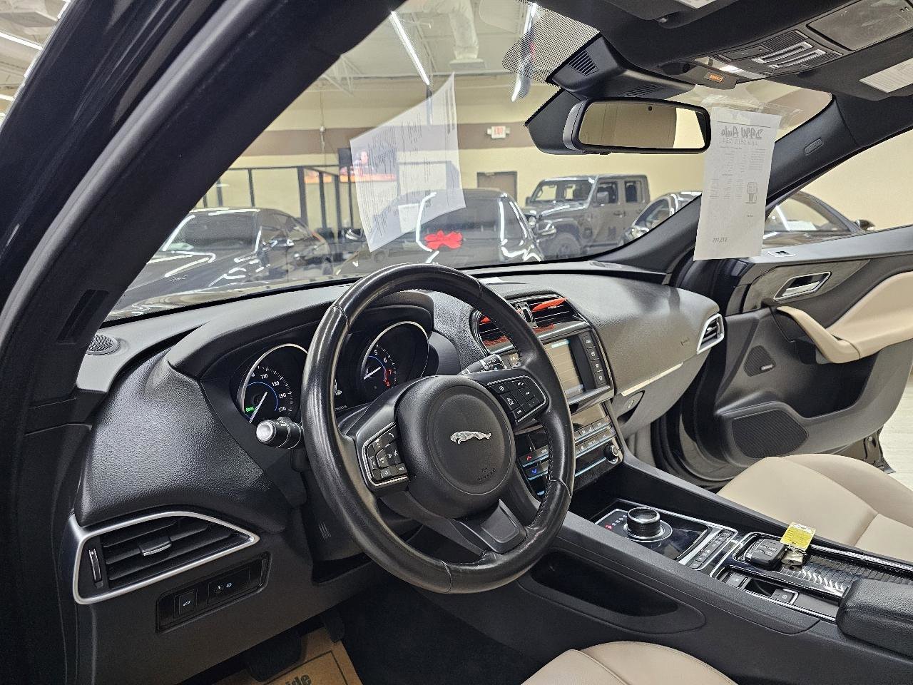 Used 2018 Jaguar F-PACE Premium AWD/4WD image 19