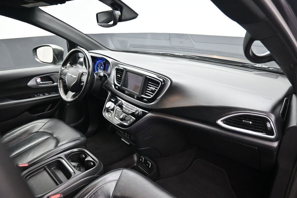 Used 2019 Chrysler Pacifica Touring-L w/ S Appearance Package FWD image 56
