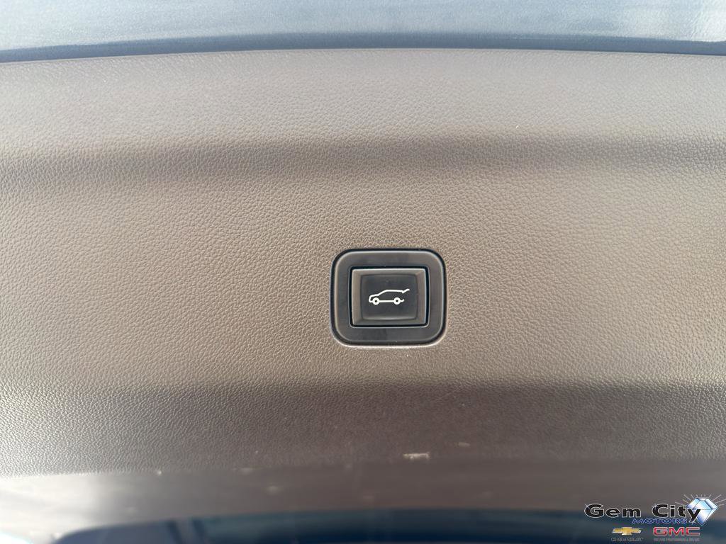 Used 2021 Chevrolet Tahoe Z71 w/ Luxury Package AWD/4WD image 11
