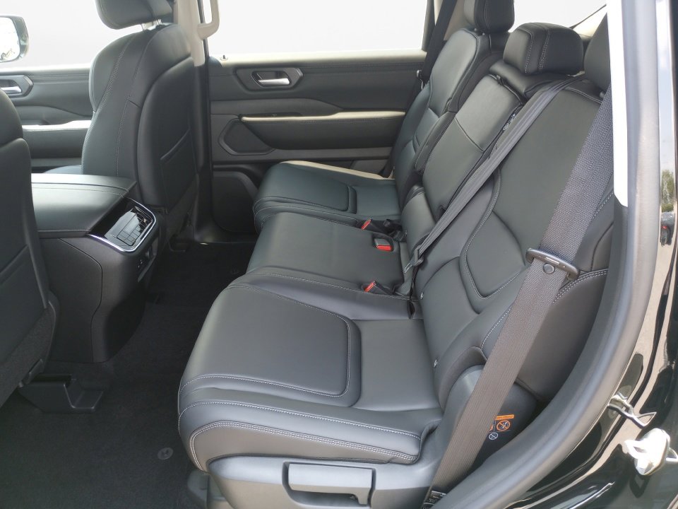 Used 2025 Nissan Armada SV RWD image 13