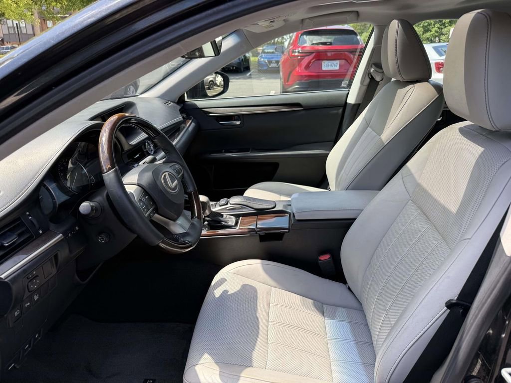Used 2016 Lexus ES 350 w/ Luxury Package w/Wood Trim FWD image 13