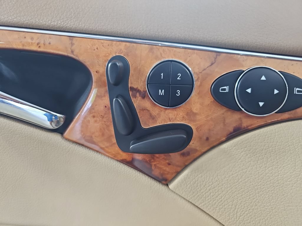 Used 2008 Mercedes-Benz E 350 4MATIC Sedan image 32