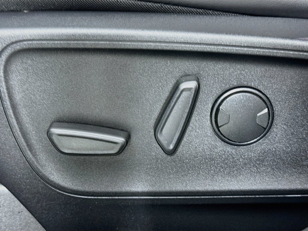 Used 2025 Ford Escape Platinum AWD/4WD image 19