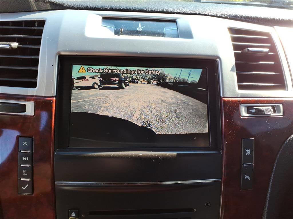 Used 2011 Cadillac Escalade AWD image 24