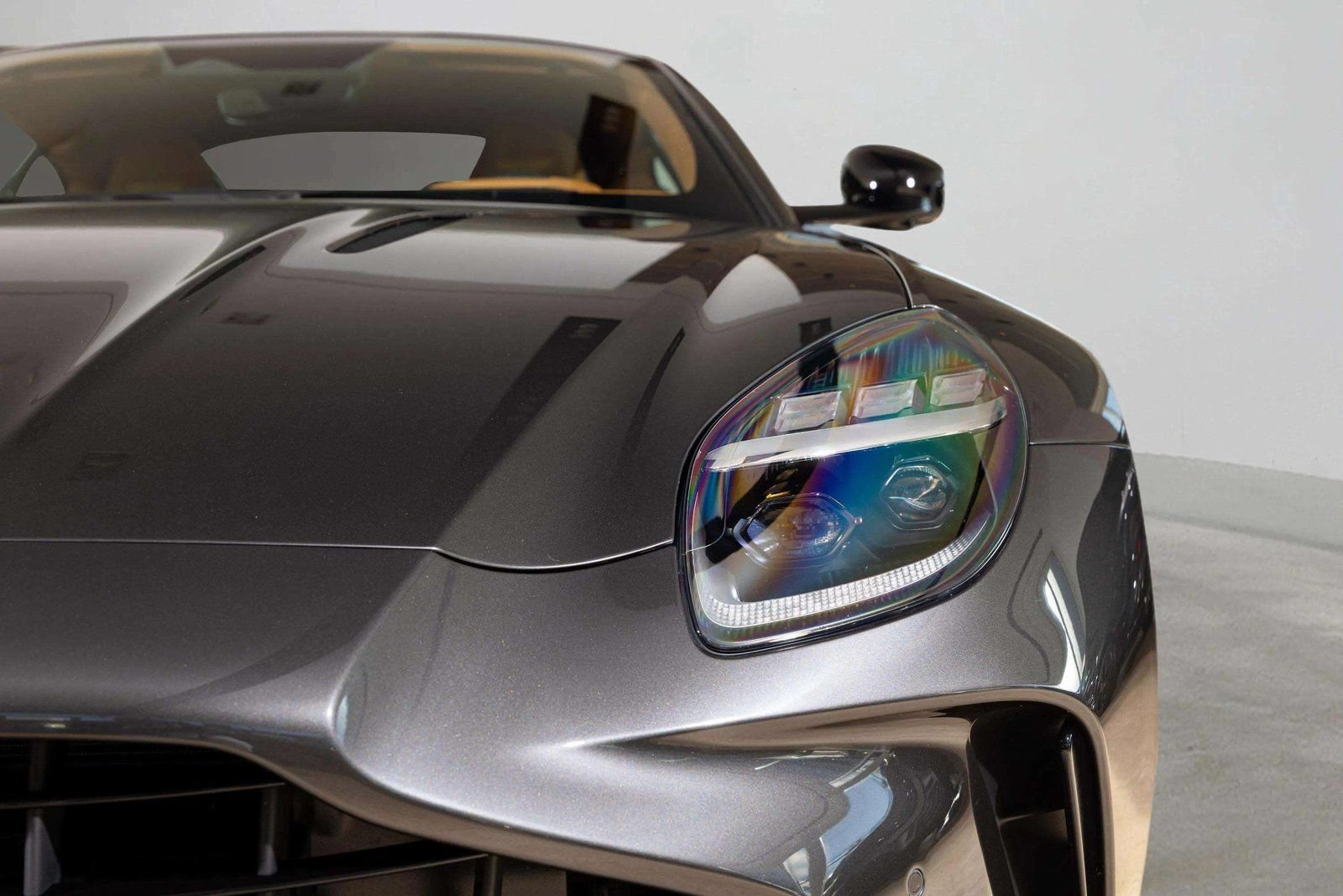 Used 2025 Aston Martin V8 Vantage Coupe RWD image 44