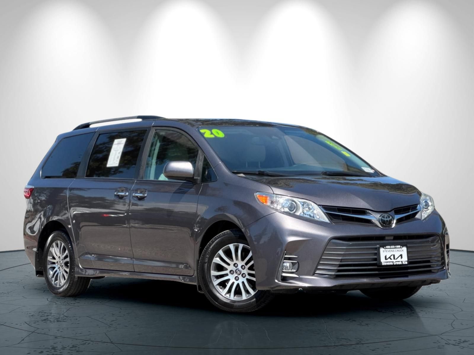 Used 2020 Toyota Sienna XLE w/ XLE Navigation Package FWD image 2