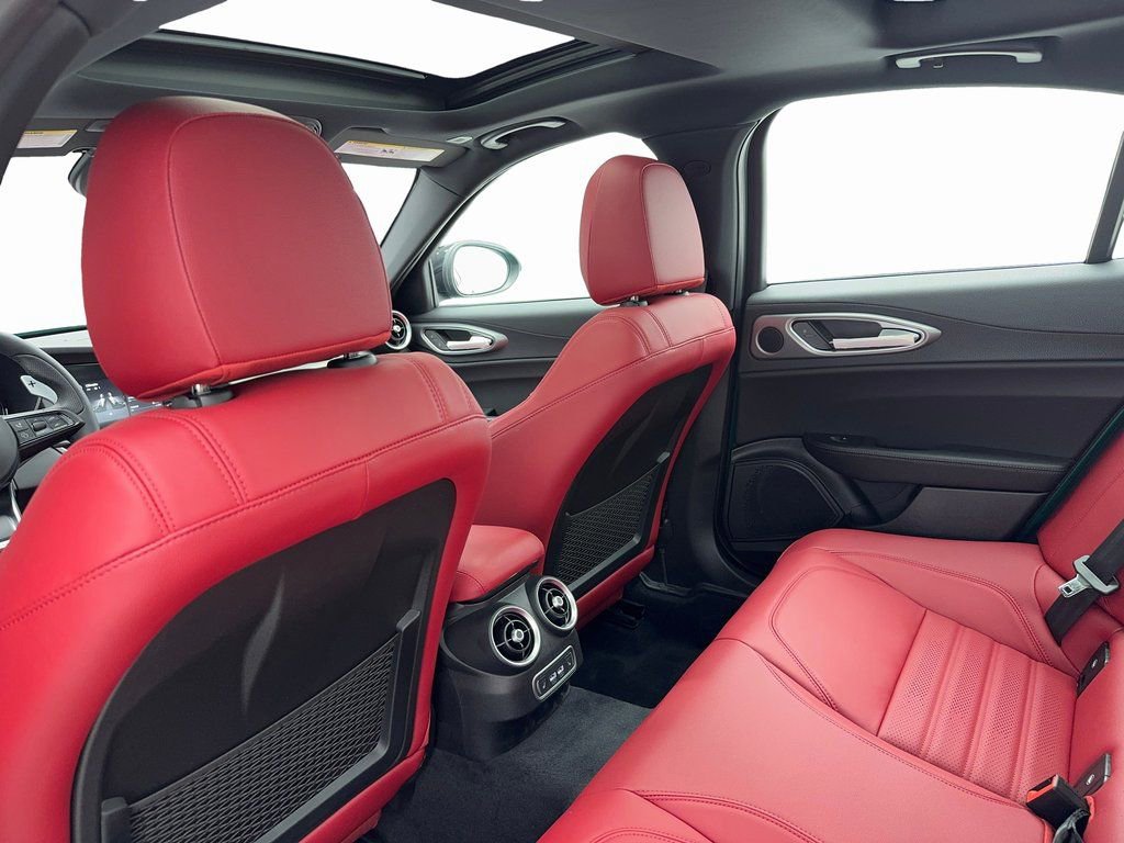 New 2025 Alfa Romeo Giulia Base image 37