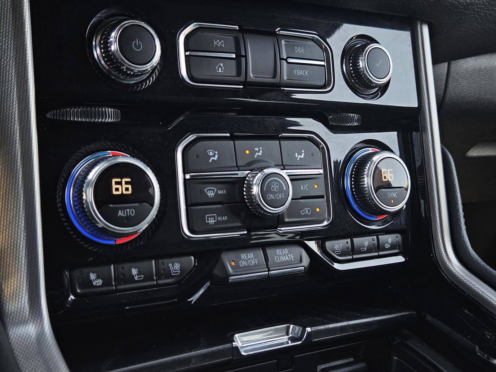 Used 2024 GMC Yukon XL Denali AWD/4WD image 26