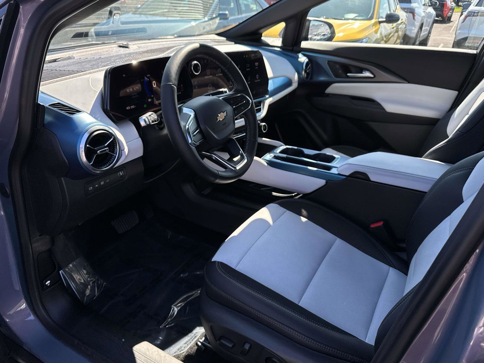 Certified 2025 Chevrolet Equinox EV LT w/ Convenience Package FWD image 15