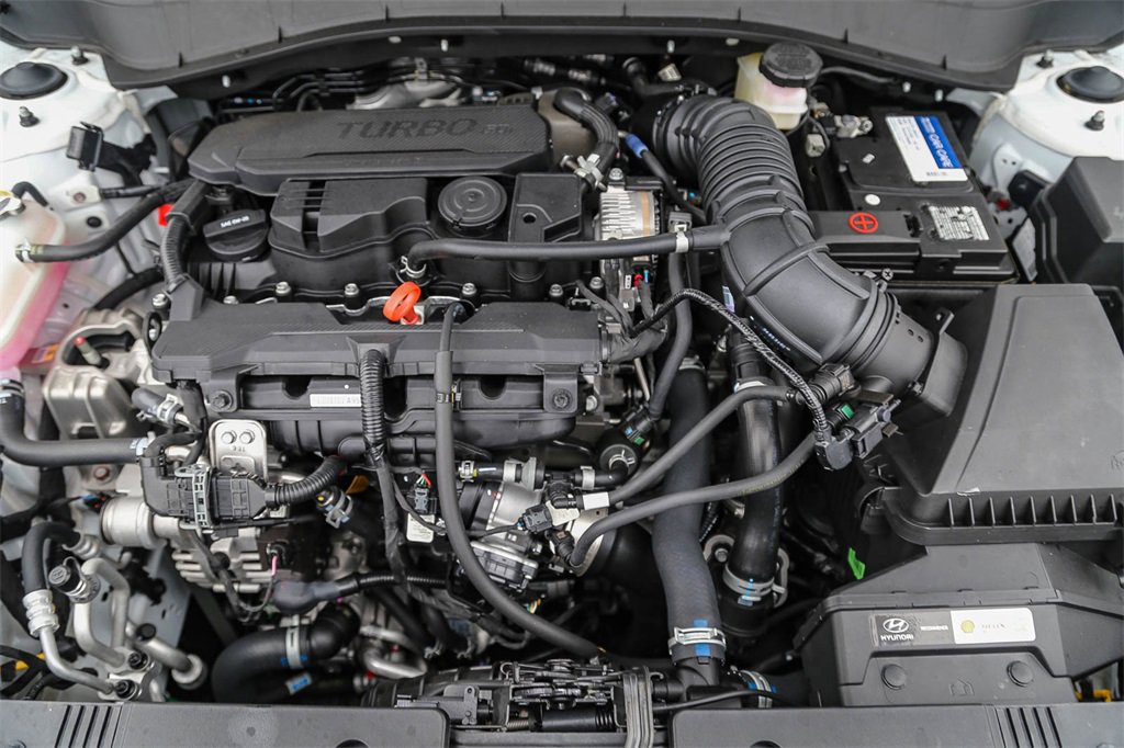 Certified 2025 Hyundai Kona Limited image 25