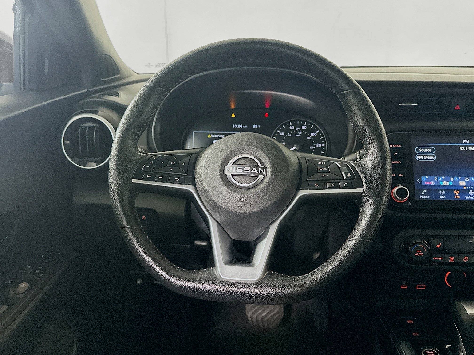 Used 2023 Nissan Kicks SR w/ SR Premium Package FWD image 17