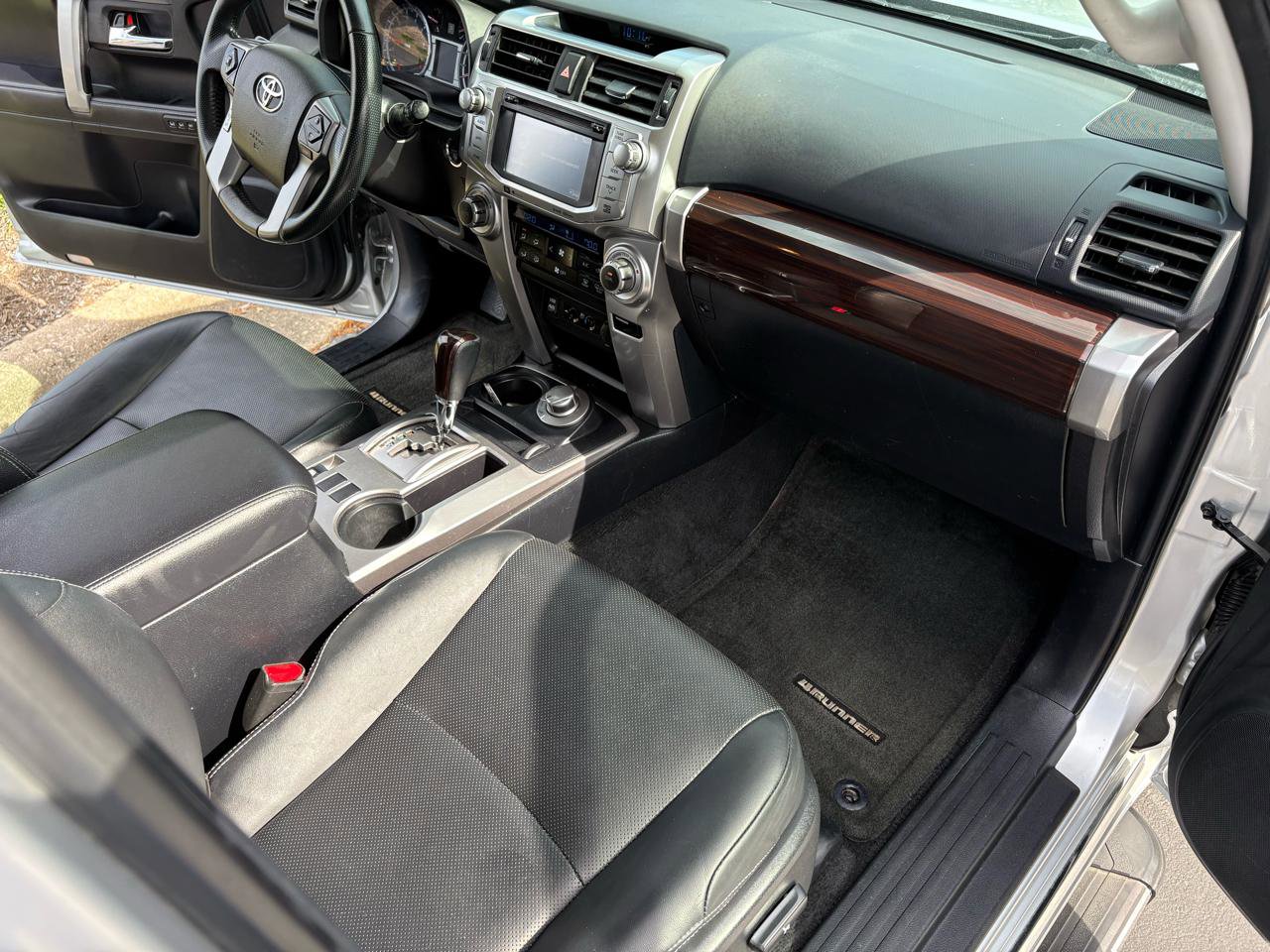 Used 2018 Toyota 4Runner Limited AWD/4WD image 28