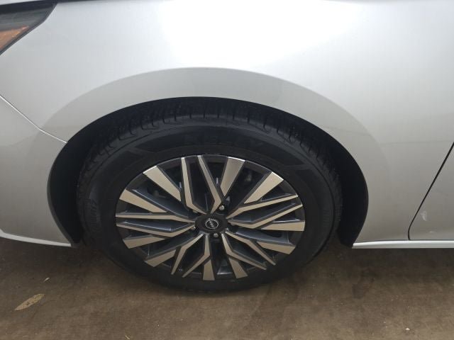 Used 2023 Nissan Altima 2.5 SV FWD image 19