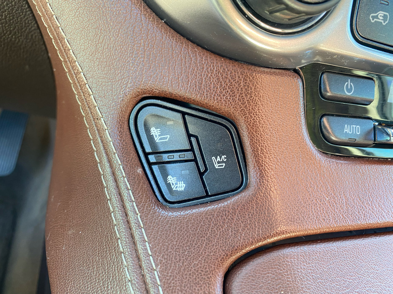 Used 2015 Chevrolet Suburban LTZ image 22