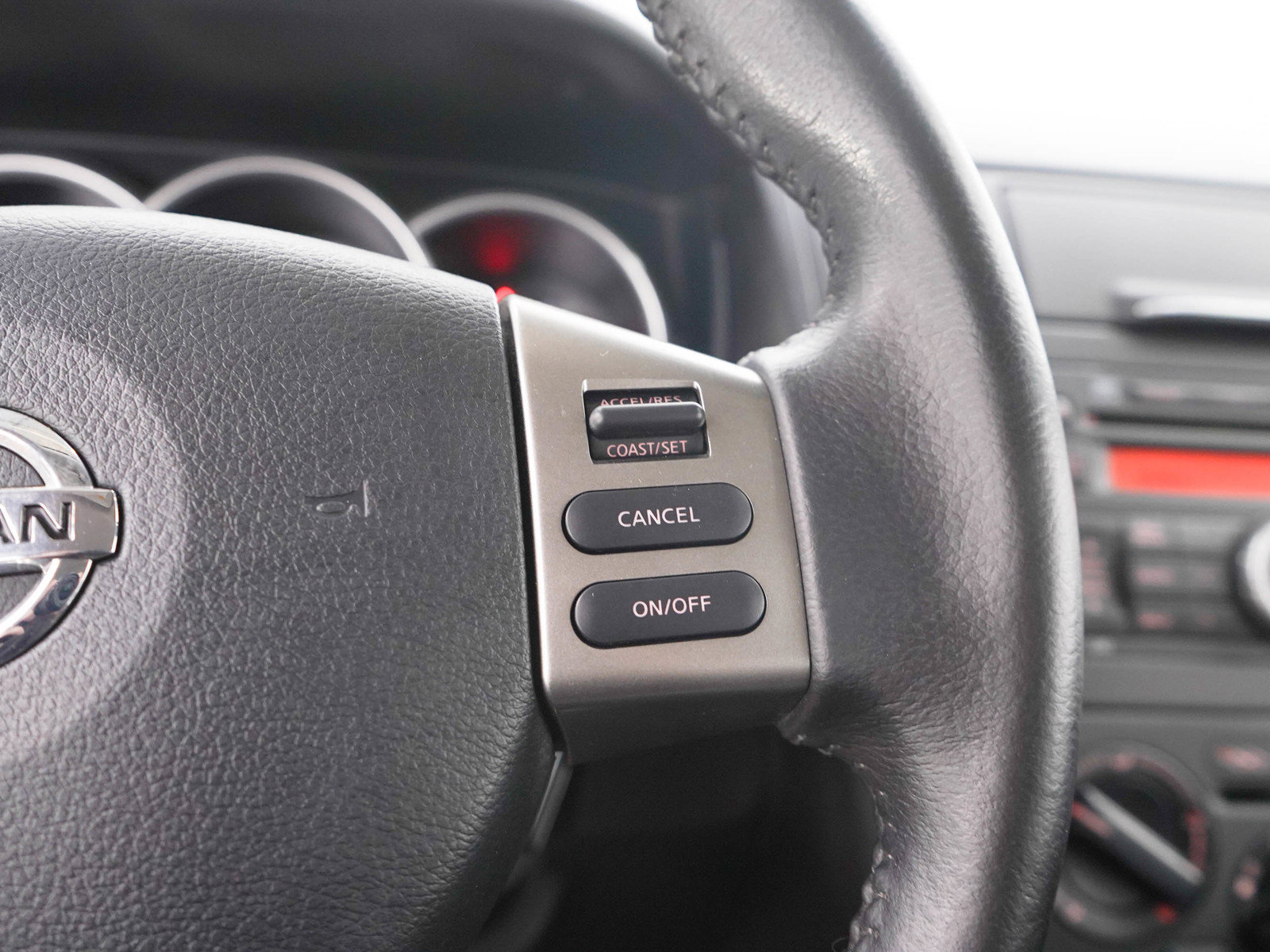 Used 2011 Nissan Versa Hatchback w/ Premium Pkg FWD image 23