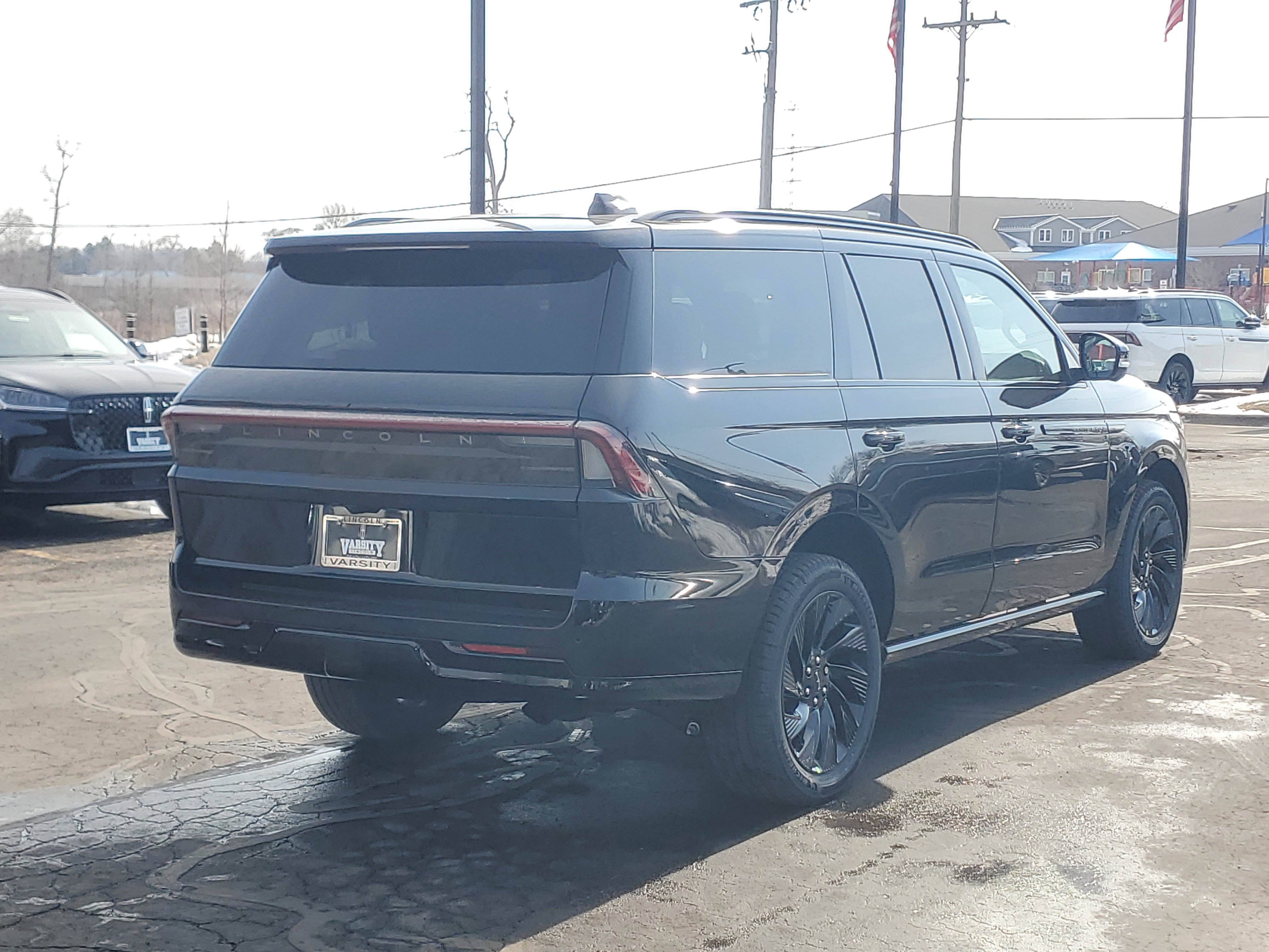 New 2026 Lincoln Navigator Reserve w/ Jet Appearance Package image 4