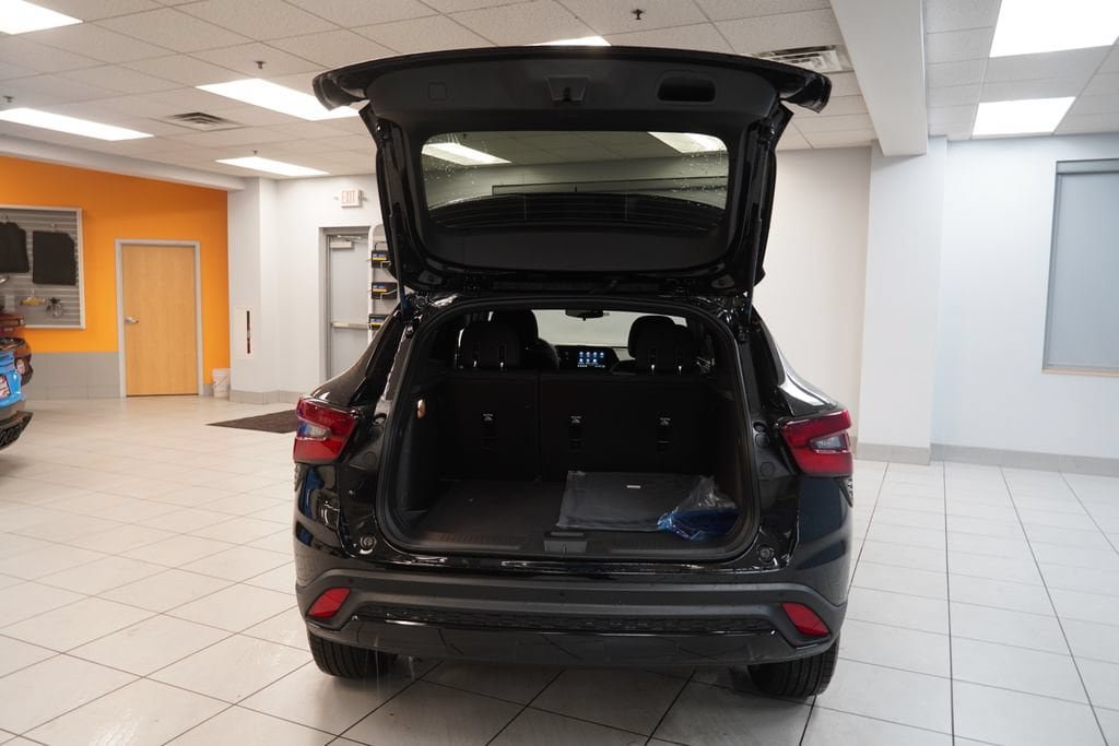 New 2026 Chevrolet Trax RS w/ Driver Confidence Package FWD image 8