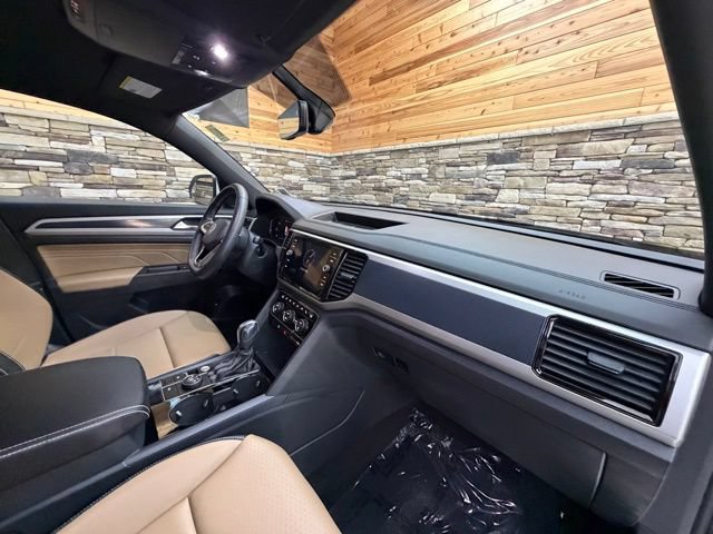 Used 2023 Volkswagen Atlas Cross Sport SE AWD/4WD image 13