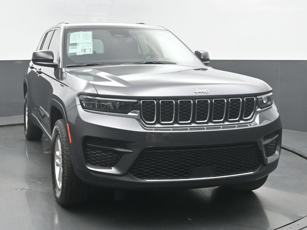Used 2022 Jeep Grand Cherokee Laredo w/ Luxury Tech Group I AWD/4WD image 8