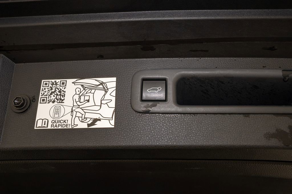 Used 2023 Toyota Highlander Platinum image 6