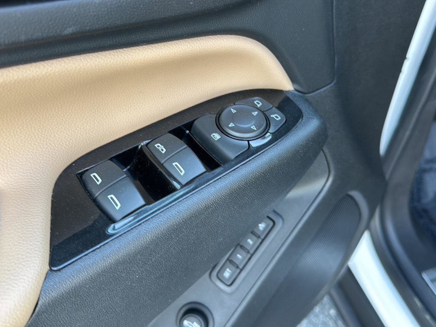 Used 2023 Chevrolet Equinox Premier image 28