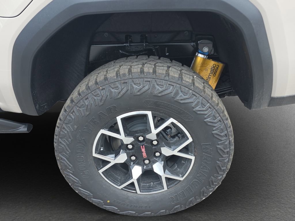 New 2026 GMC Canyon AT4X w/ LPO, Black Badging Package AWD/4WD image 5