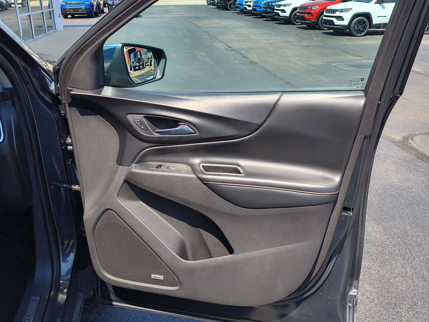 Used 2018 Chevrolet Equinox Premier FWD image 14