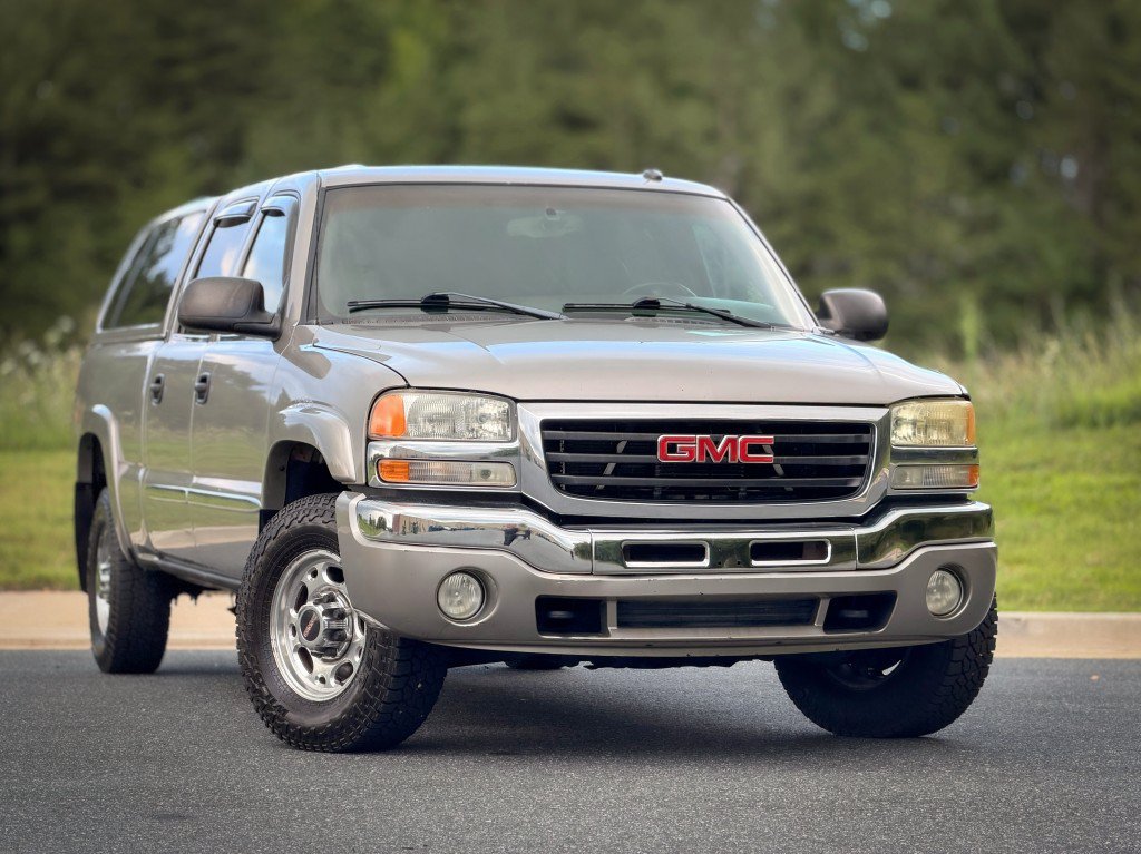 Used 2003 GMC Sierra 1500 SLT w/ SLT Preferred Equipment Group AWD/4WD image 5