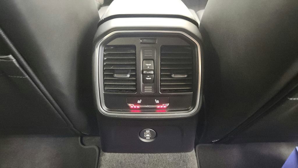 Used 2017 Porsche Macan GTS AWD/4WD image 36