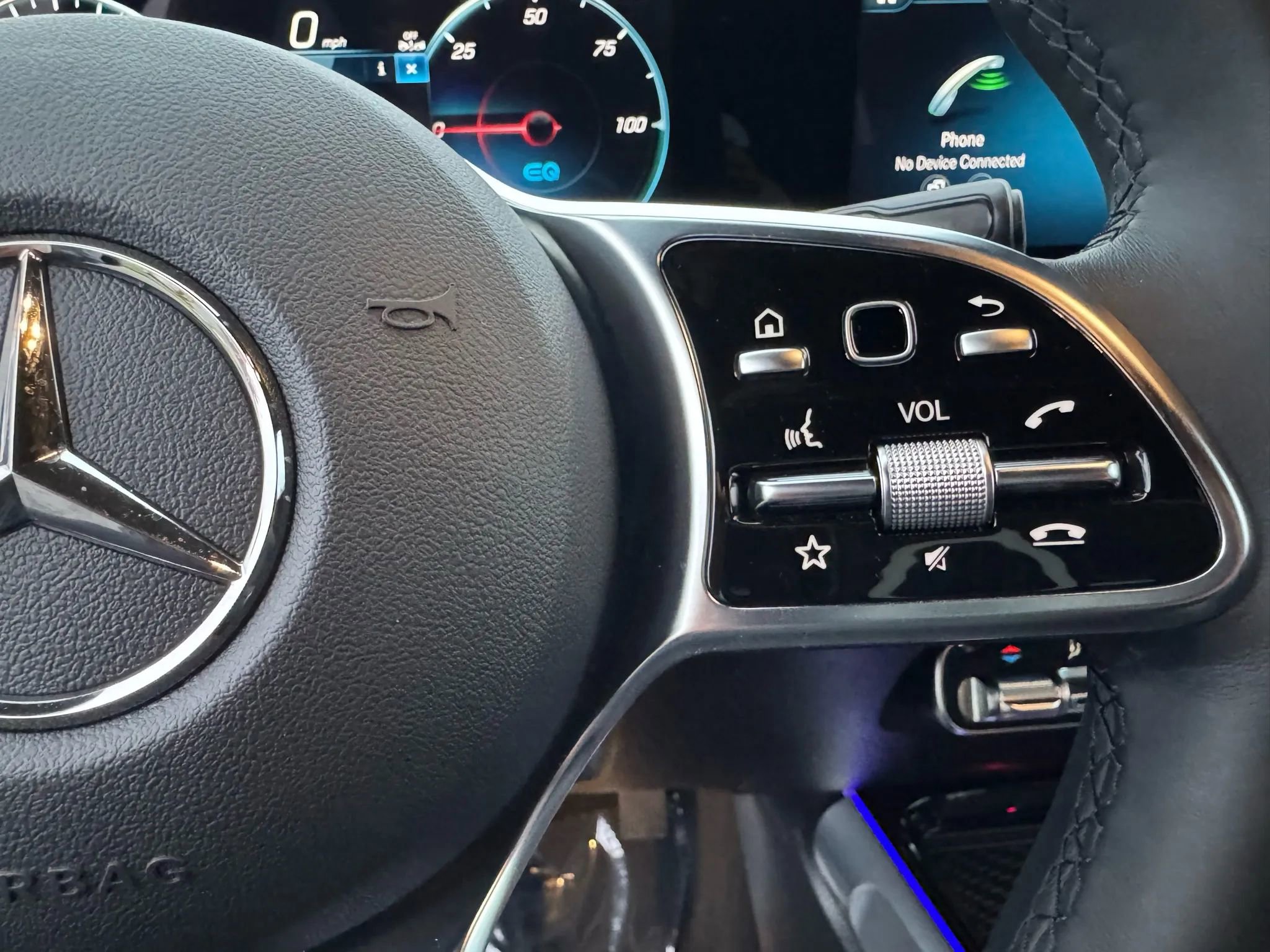 Used 2023 Mercedes-Benz EQB 300 4MATIC w/ Exclusive Package image 34