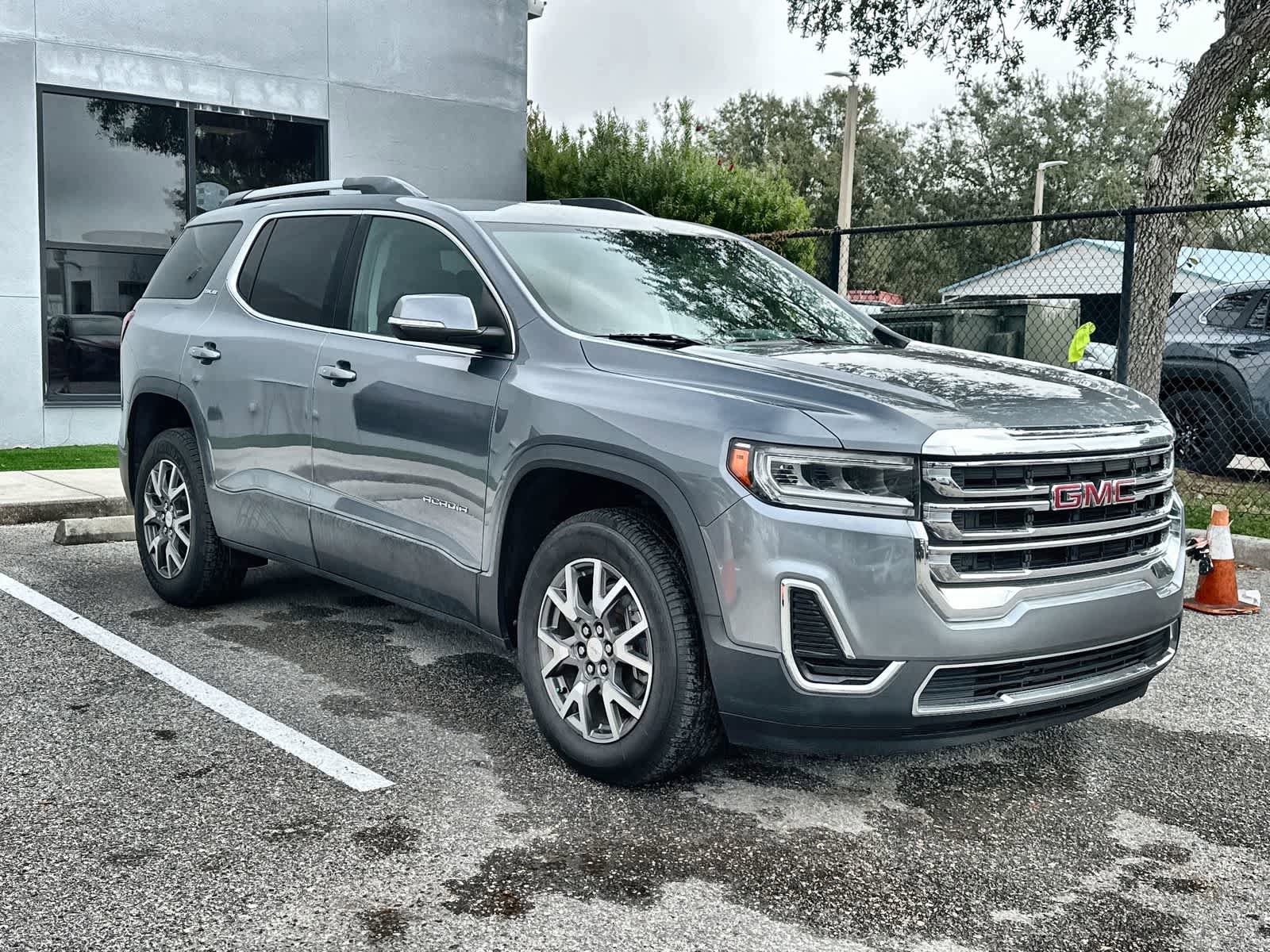 Used 2020 GMC Acadia SLE w/ Driver Convenience Package image 11