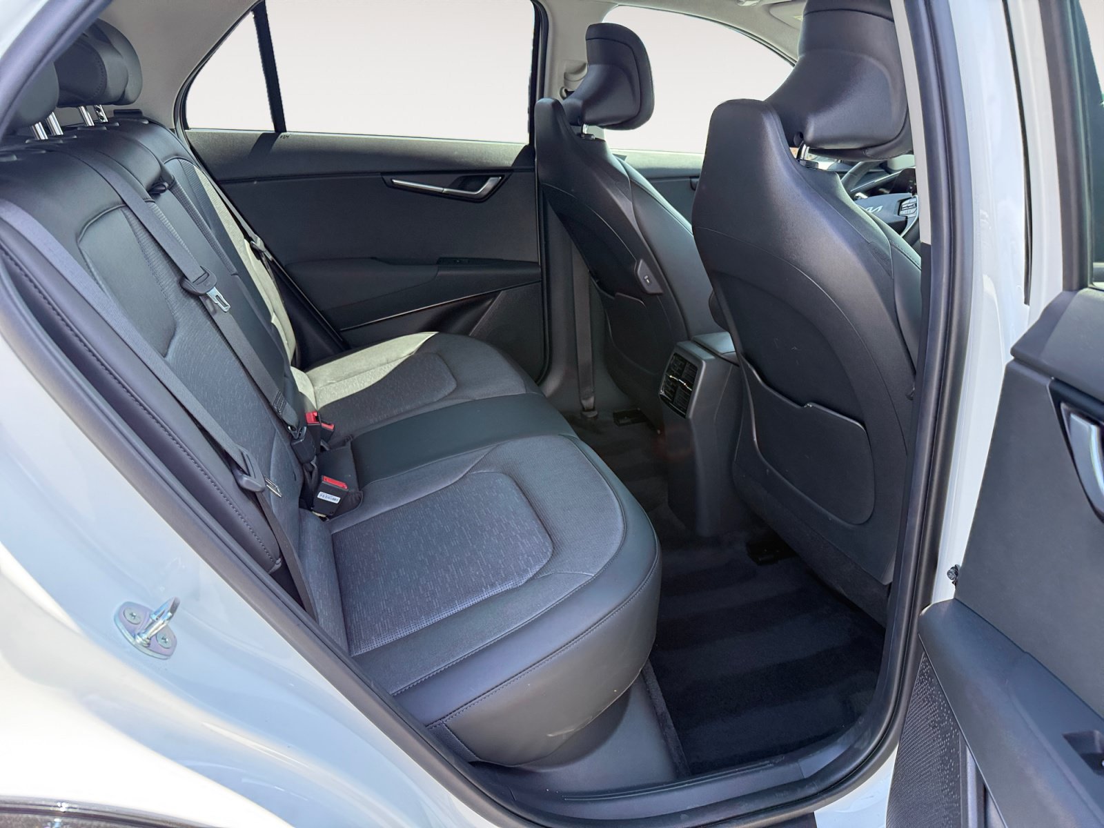 Used 2024 Kia Niro Wave FWD image 18