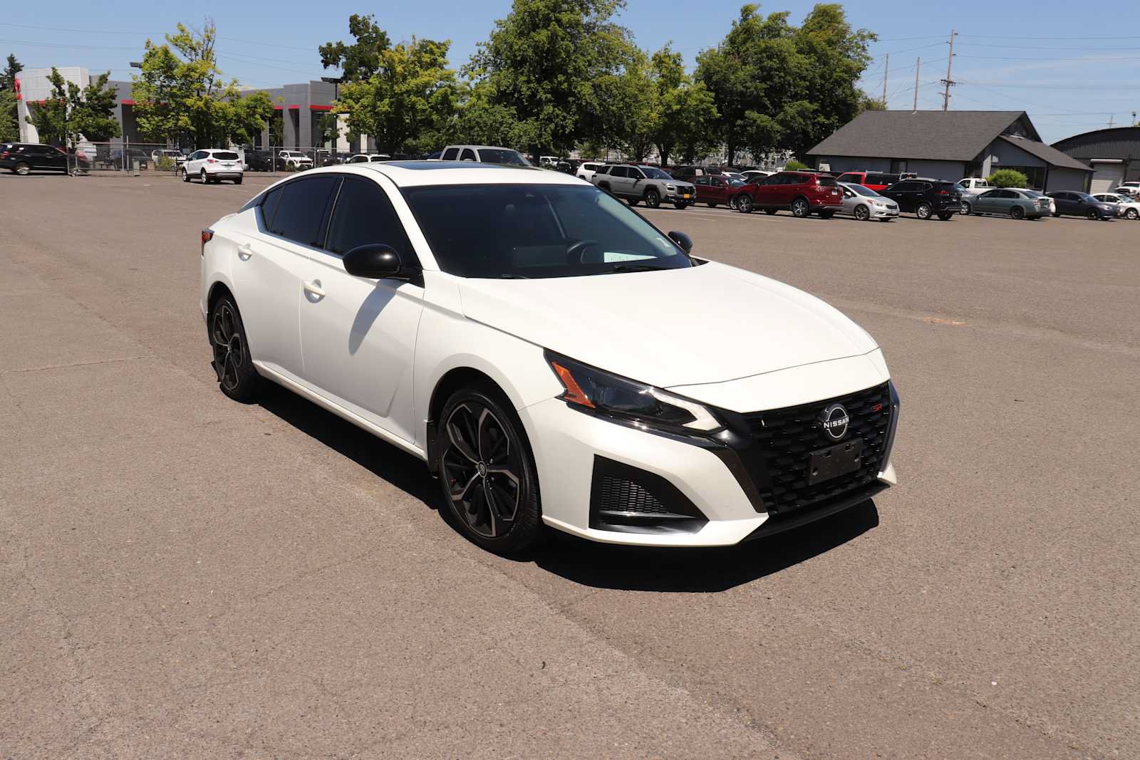 Used 2023 Nissan Altima 2.5 SR w/ SR Premium Package AWD/4WD image 3