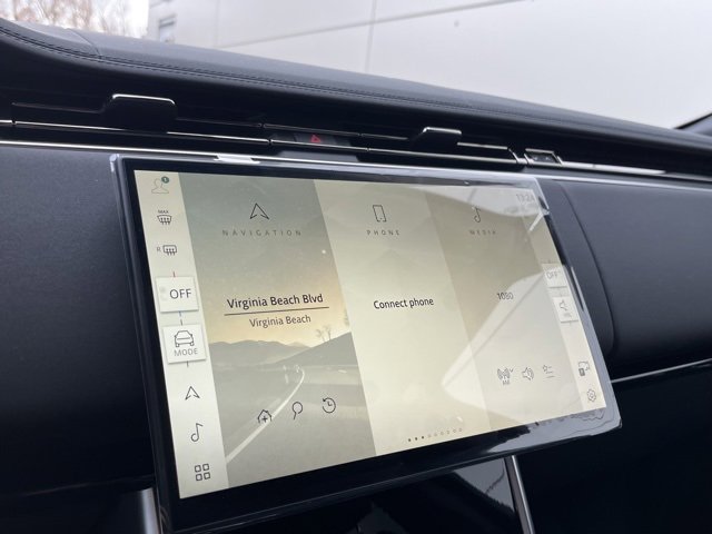 New 2025 Land Rover Range Rover SE image 36