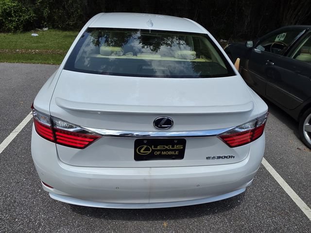 Used 2015 Lexus ES 300h w/ Navigation System Package FWD image 3