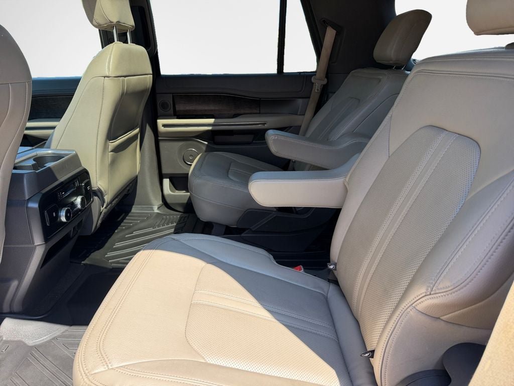 Used 2019 Ford Expedition Limited w/ Equipment Group 302A AWD/4WD image 14