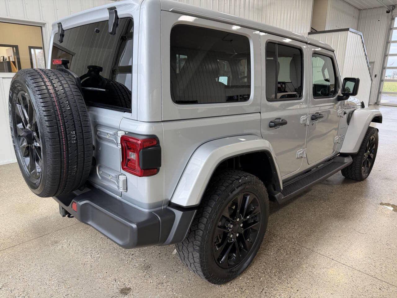 Used 2023 Jeep Wrangler Unlimited Sahara w/ Cold Weather Group image 40