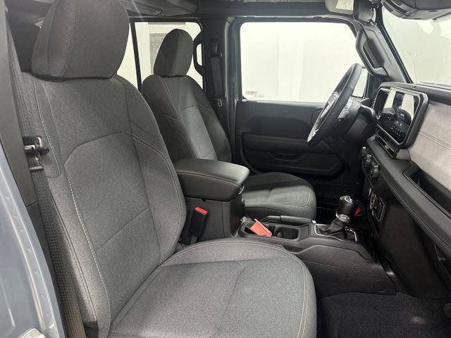 Used 2025 Jeep Wrangler Unlimited Sahara w/ Safety Group image 25