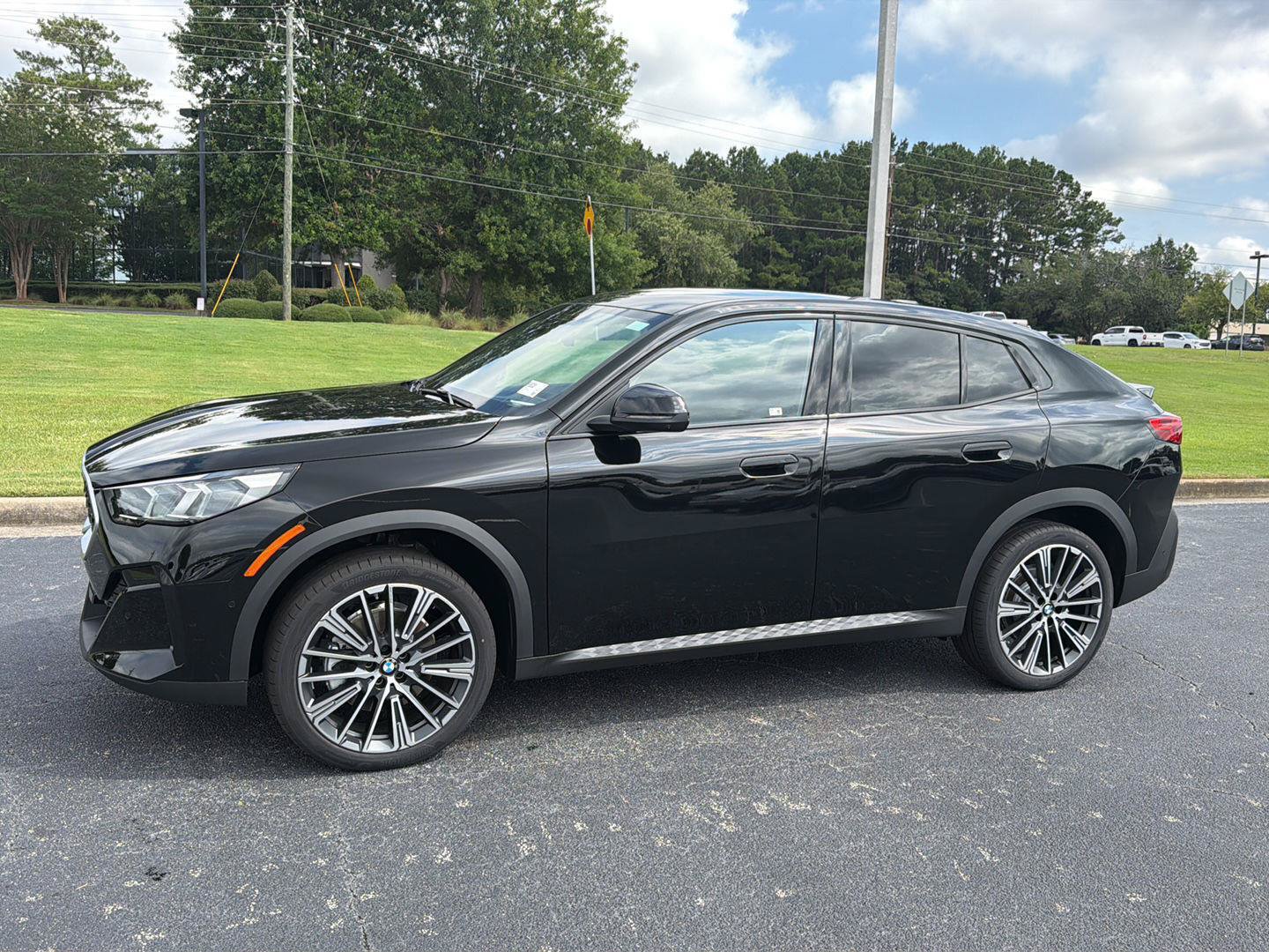 New 2026 BMW X2 xDrive28i w/ Technology Package AWD/4WD image 3
