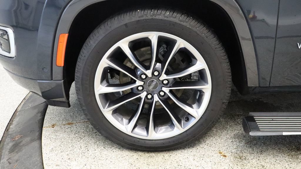 Used 2022 Jeep Wagoneer Series III w/ Premium Group I image 15