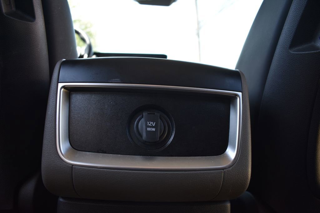 Used 2025 Kia Carnival FWD image 28