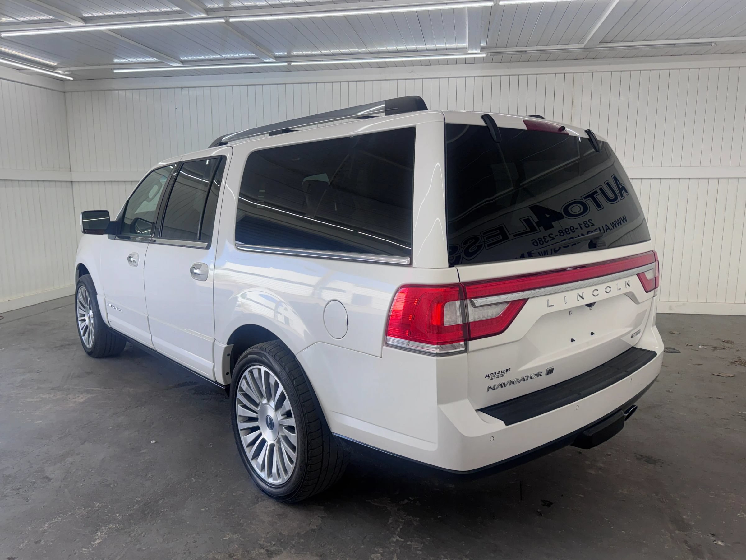 Used 2015 Lincoln Navigator L 2WD w/ Equipment Group 101A Reserve image 7