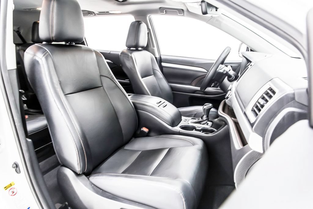 Used 2019 Toyota Highlander XLE AWD/4WD image 32