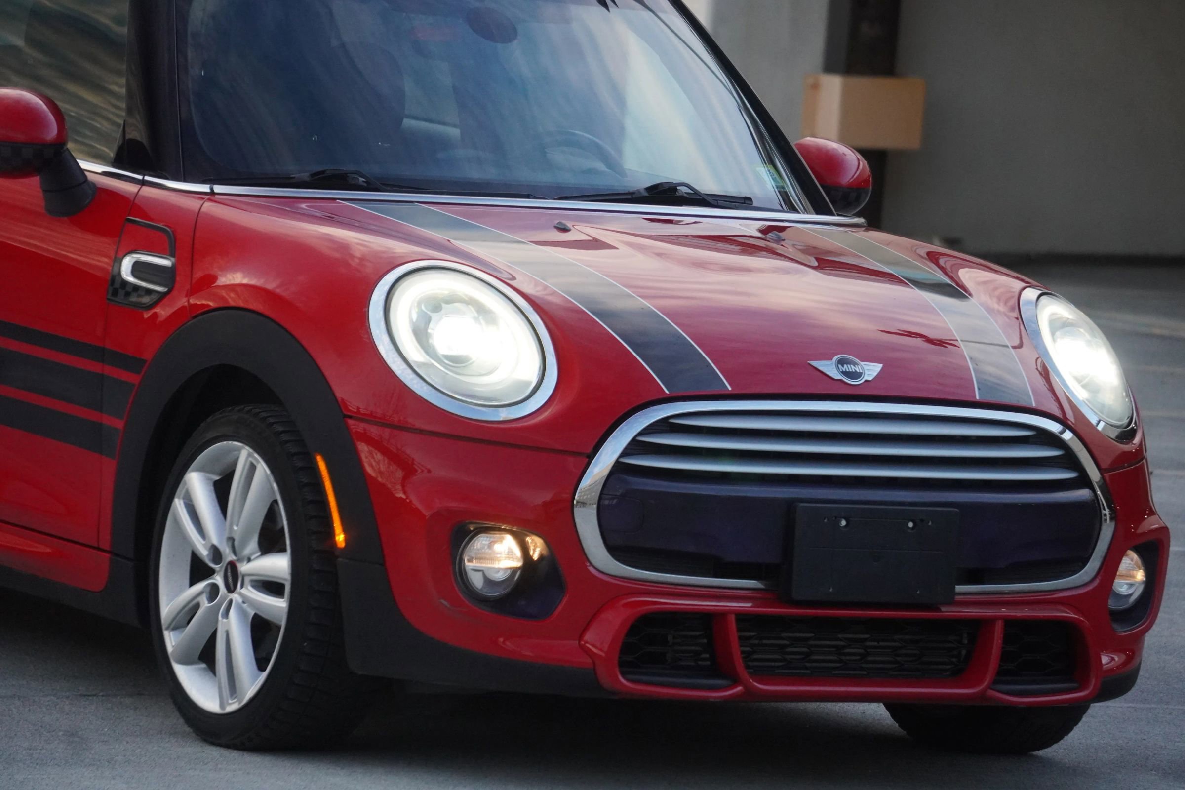 Used 2015 MINI Cooper 2-Door Hardtop image 8