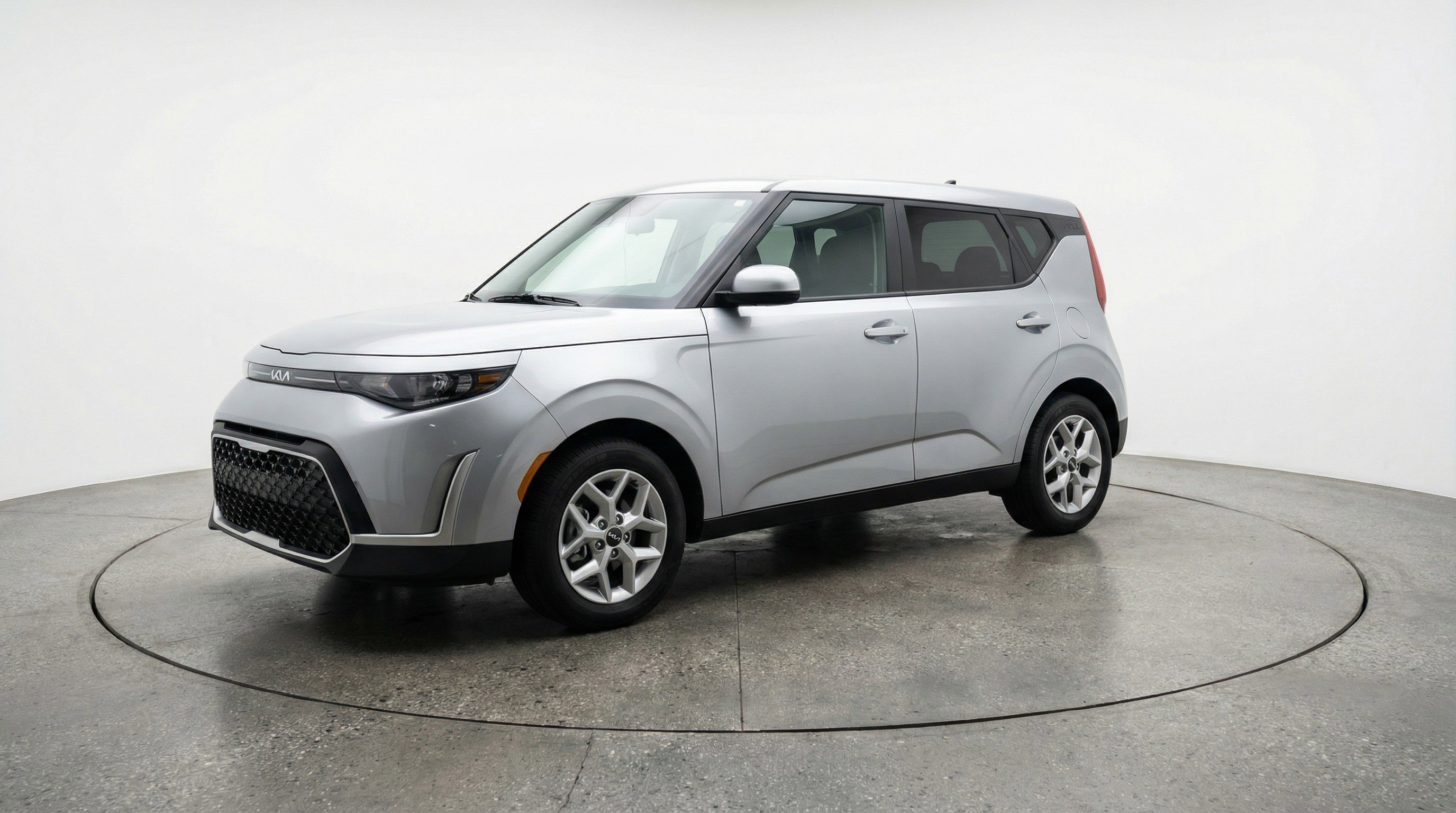Used 2025 Kia Soul LX w/ LX Technology Package FWD image 3
